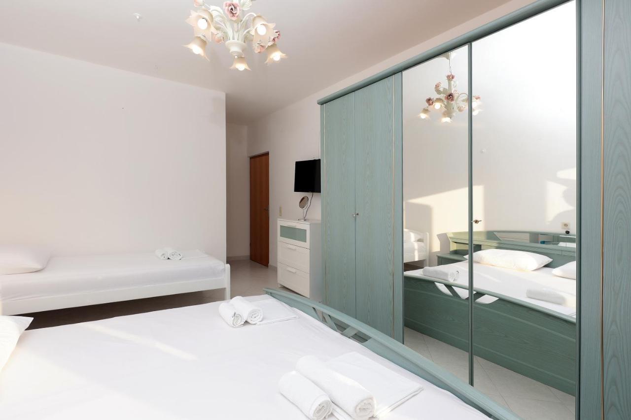City Pool Apartments Novalja Extérieur photo