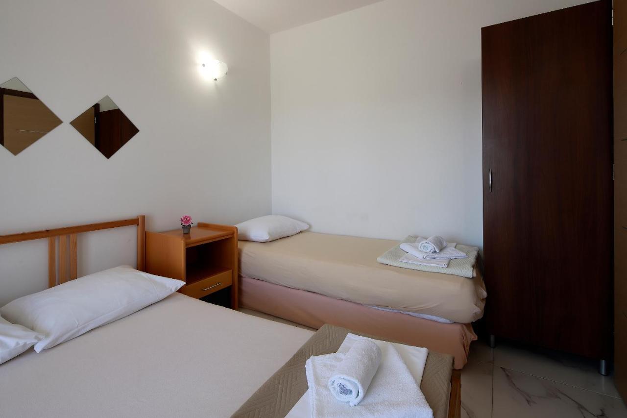 City Pool Apartments Novalja Extérieur photo